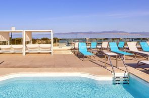 Rooftop Pool des Hotels Mediterranean Bay in El Arenal